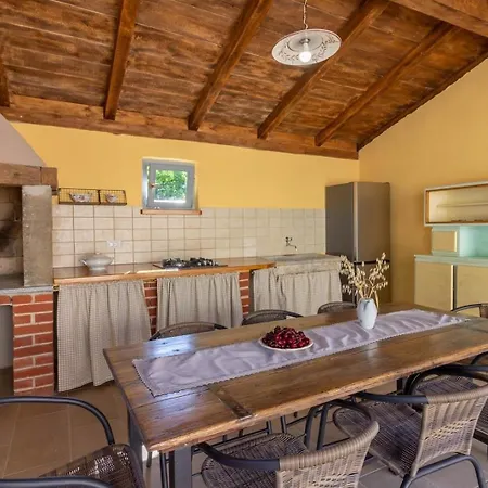 Mit Privatpool Fuer 7 Personen Ca 160 Qm In Sveti Bartul, Istrien Bucht Von Rasa Holiday home *