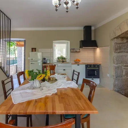 Mit Privatpool Fuer 7 Personen Ca 160 Qm In Sveti Bartul, Istrien Bucht Von Rasa Holiday home