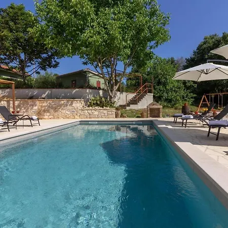 Mit Privatpool Fuer 7 Personen Ca 160 Qm In Sveti Bartul, Istrien Bucht Von Rasa