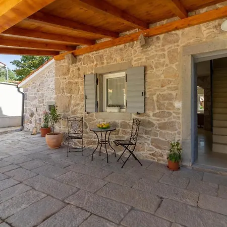 Holiday home Mit Privatpool Fuer 7 Personen Ca 160 Qm In Sveti Bartul, Istrien Bucht Von Rasa