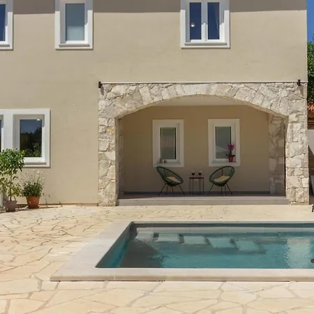 Mit Privatpool Fuer 7 Personen Ca 160 Qm In Sveti Bartul, Istrien Bucht Von Rasa Holiday home *