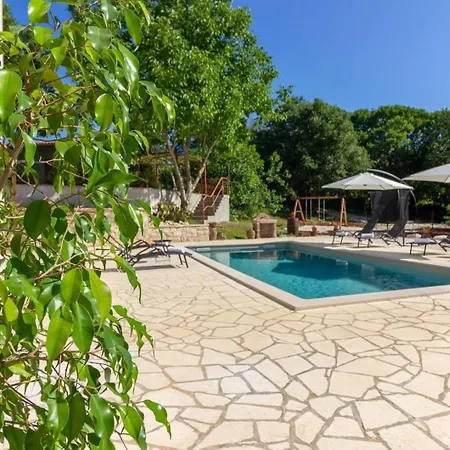 Holiday home Mit Privatpool Fuer 7 Personen Ca 160 Qm In Sveti Bartul, Istrien Bucht Von Rasa *